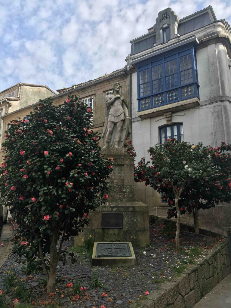 Estatua de Alfonso II el Casto en Santiago de Compostela