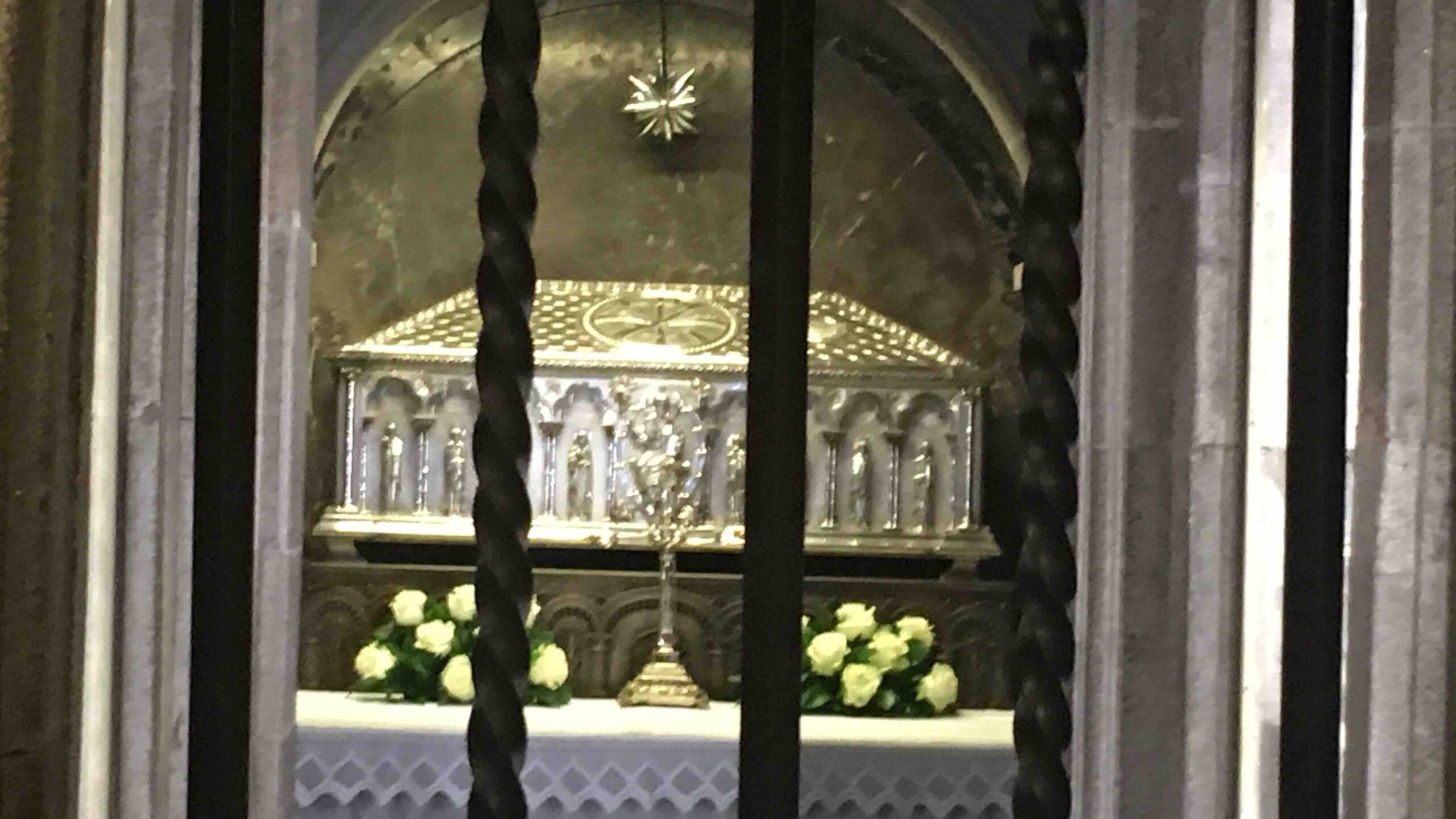 Tumba del Apostol en la cripta de la Catedral origen espiritual de Santiago de Compostela Catedral peregrinos