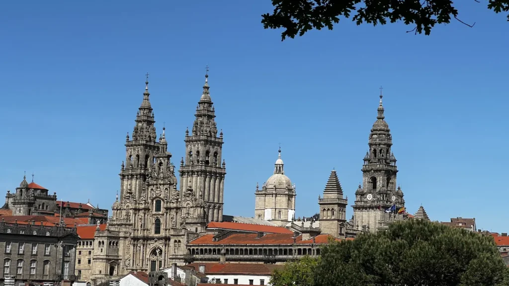 Catedral de Santiago de Compostela vista panorámica desde el casco histórico